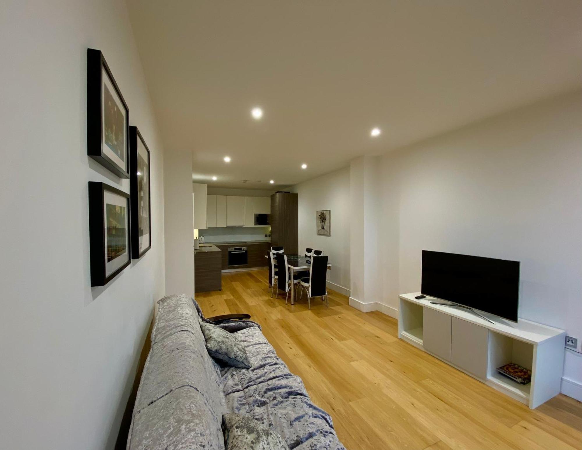 Spacious 2 Bedroom Penthouse Retreat ลอนดอน ภายนอก รูปภาพ
