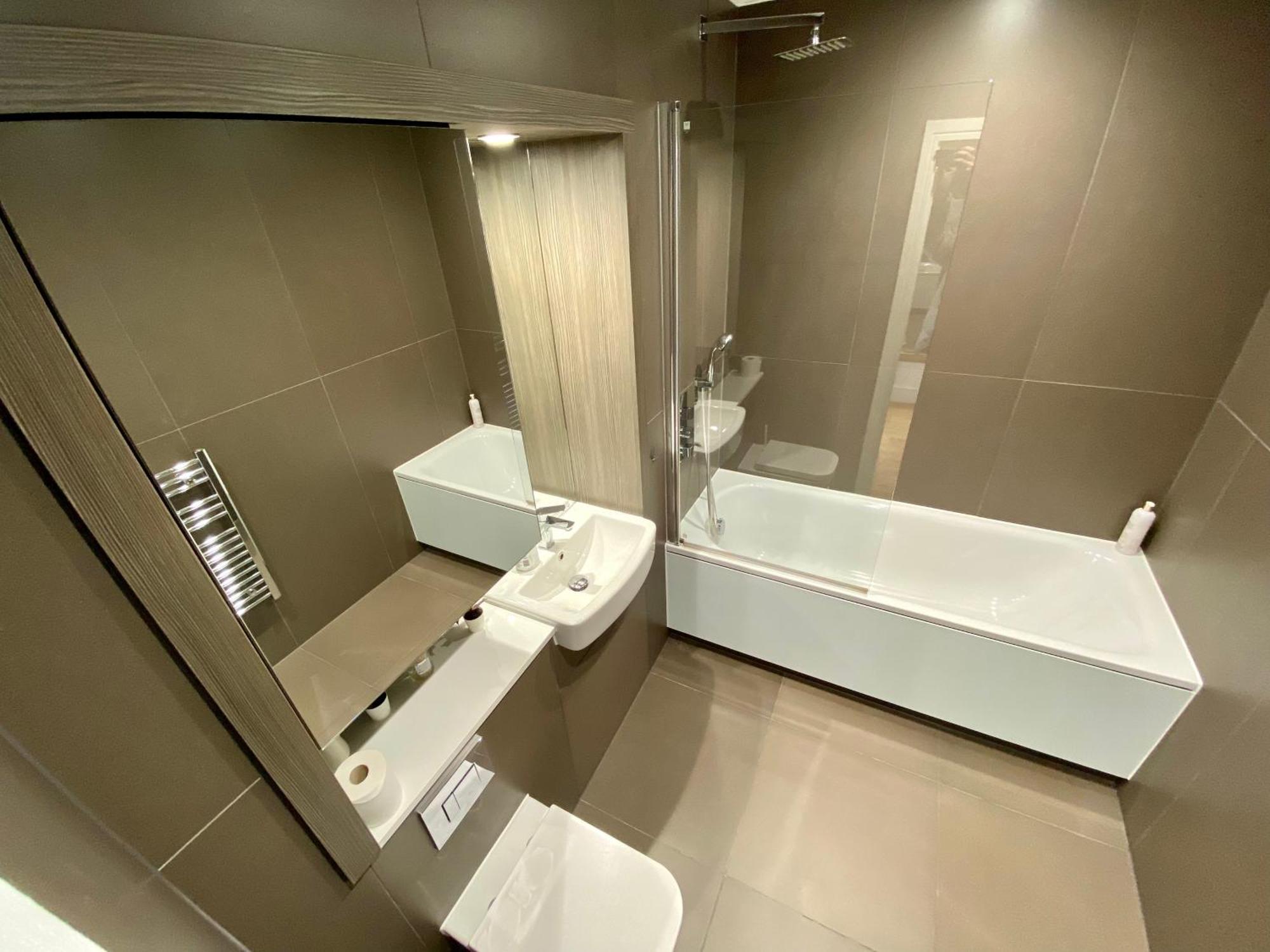 Spacious 2 Bedroom Penthouse Retreat ลอนดอน ภายนอก รูปภาพ